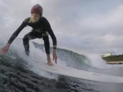 EL ULTIMO GRAN HIPPIE DEL SURF